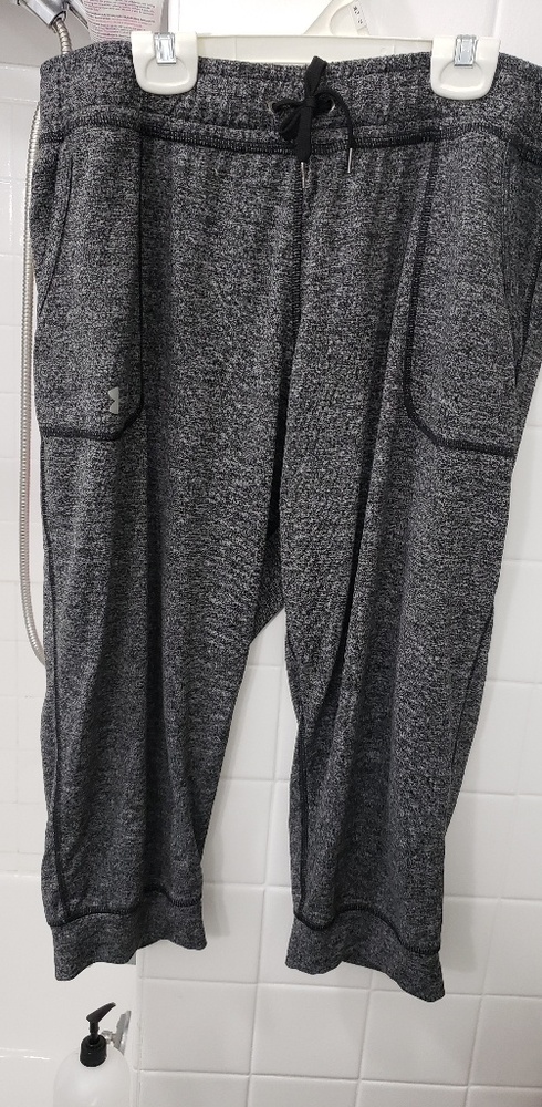 Under armour capri joggers